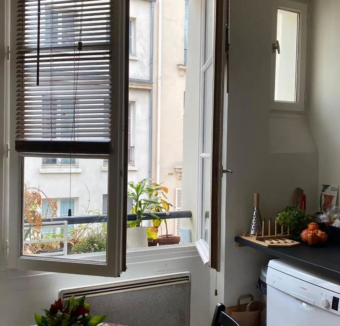 Apartment Charmant Studio Proche Pantheon - Voisin De Emily In Paris